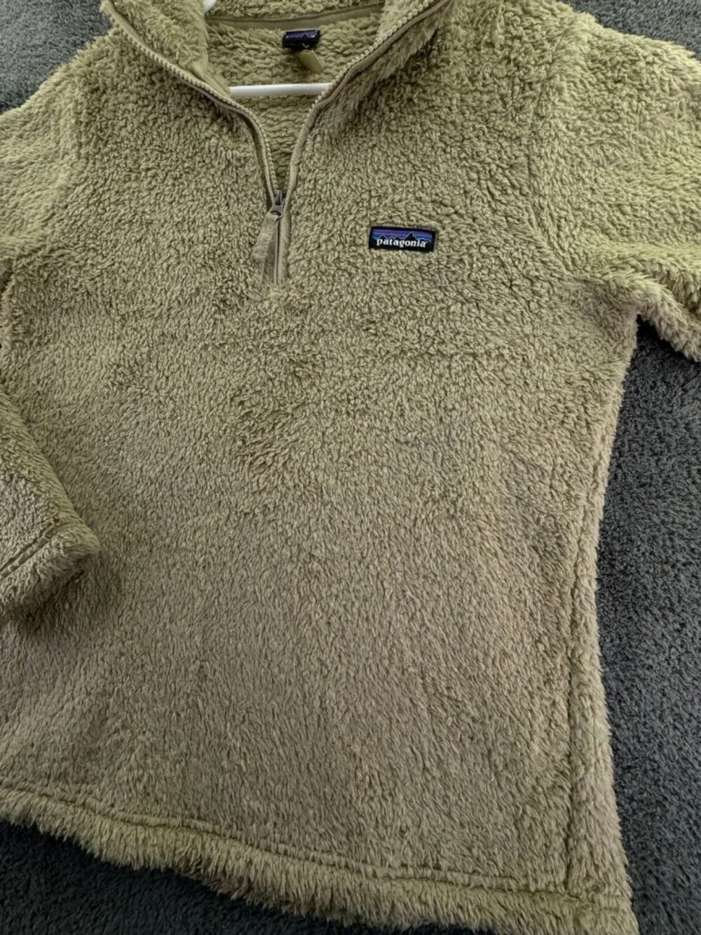 Patagonia Women’s Jacket Adult Medium Beige Fuzzy Soft Pullover W/ Logo Outdoors